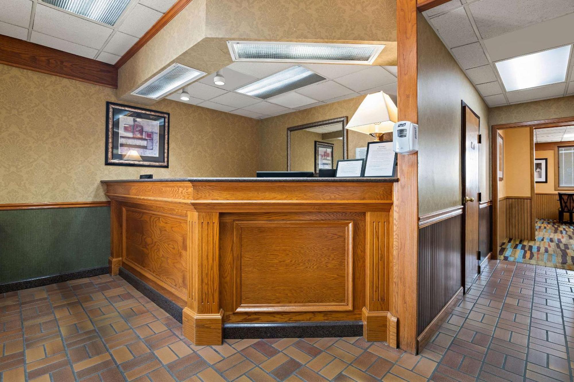 Rodeway Inn McPherson ภายนอก รูปภาพ