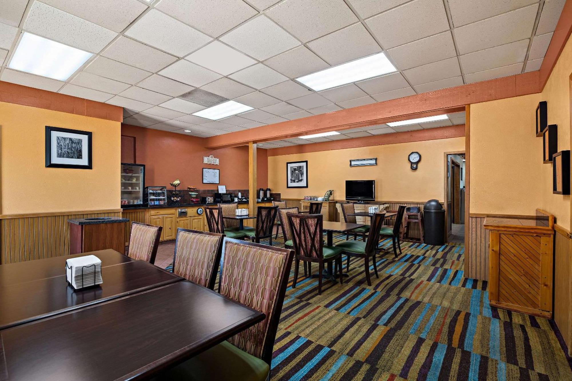 Rodeway Inn McPherson ภายนอก รูปภาพ