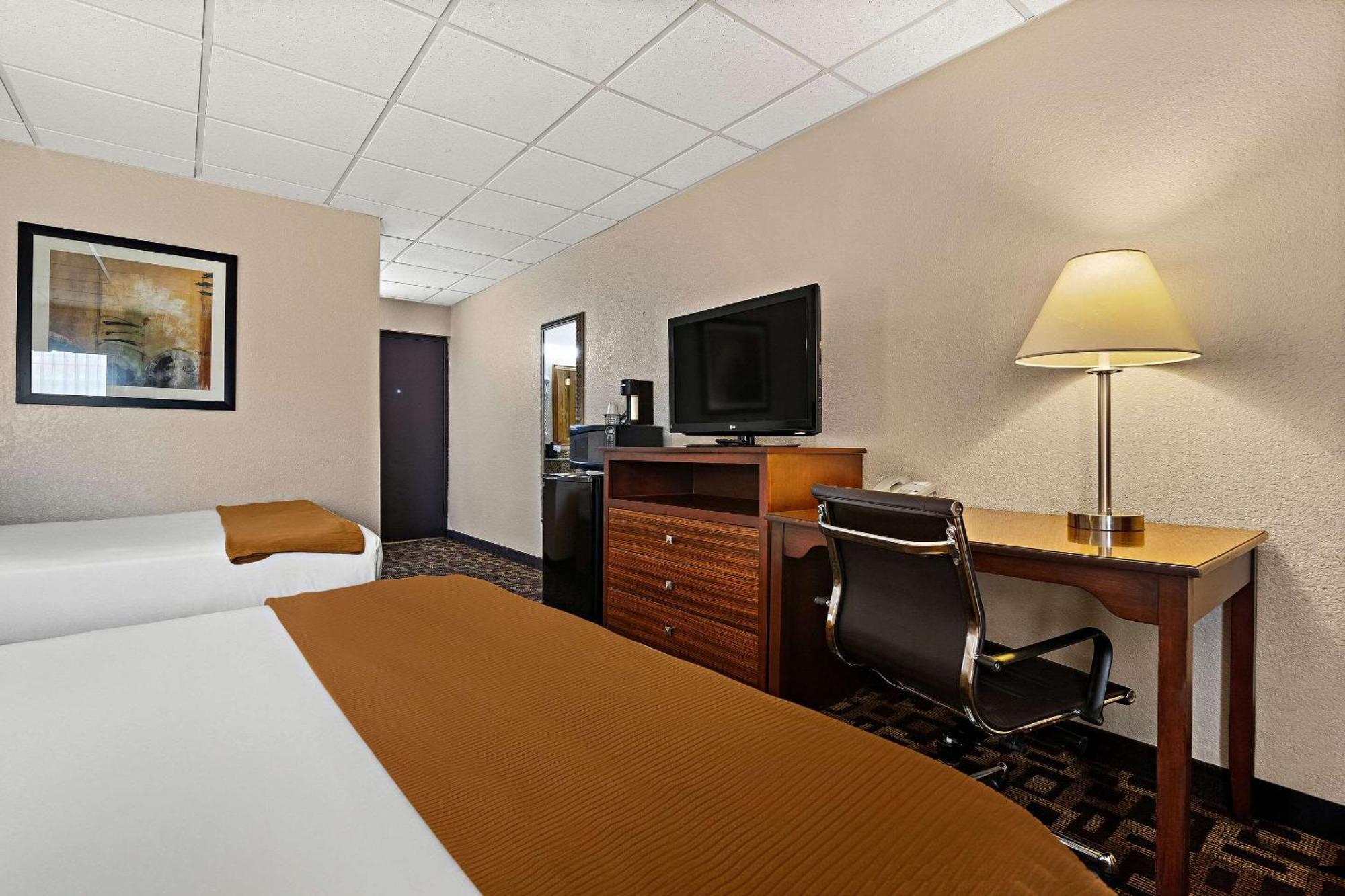 Rodeway Inn McPherson ภายนอก รูปภาพ