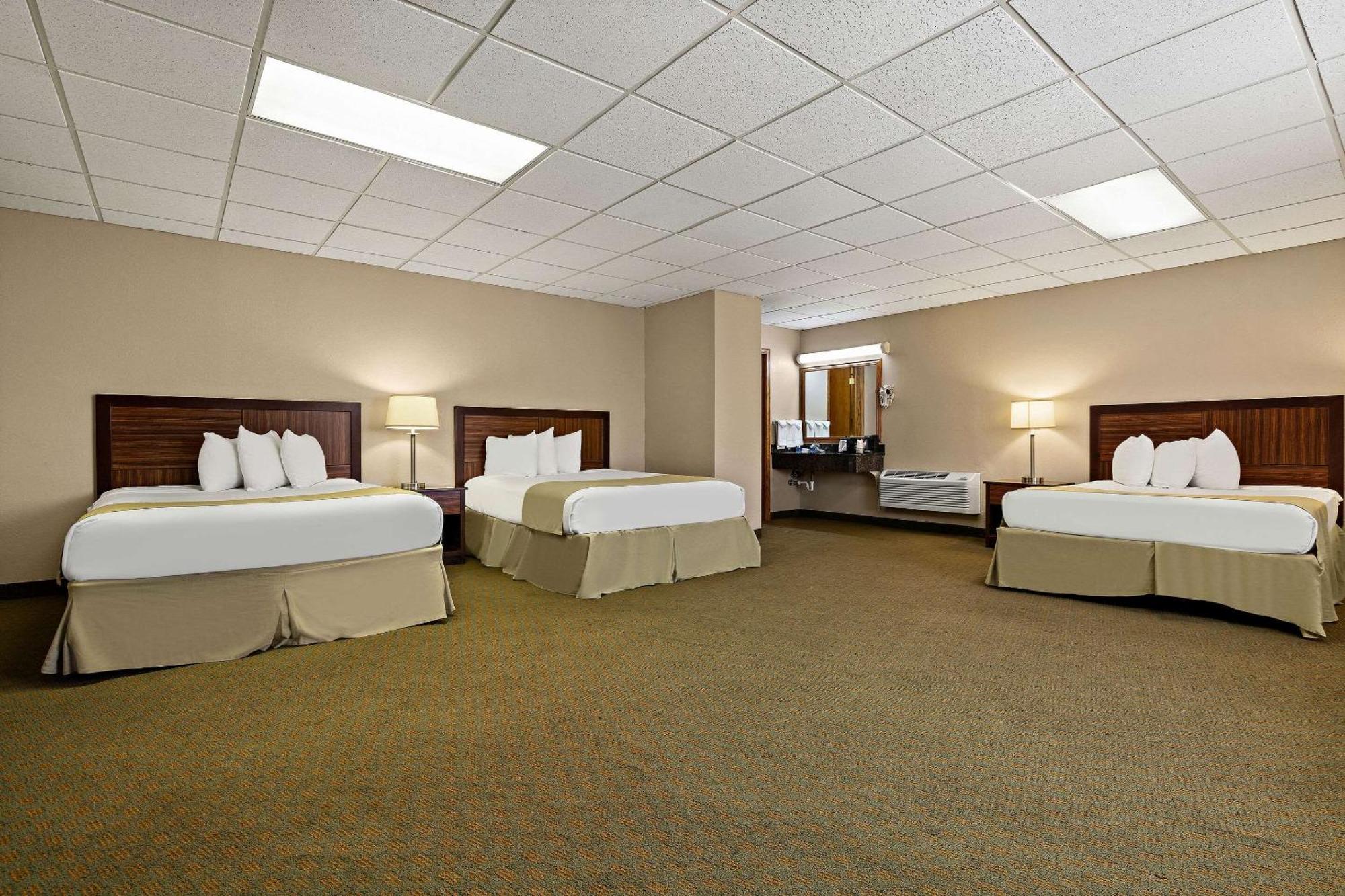 Rodeway Inn McPherson ภายนอก รูปภาพ